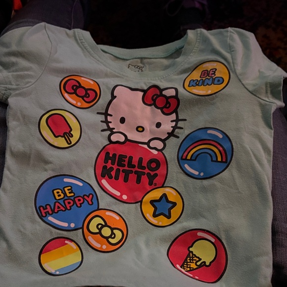 Hello Kitty T-Shirt - Picture 2 of 3